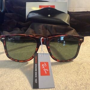 Women’s NWT Tortoise Shell Original Wayfarer Rayban Sunglasses 56